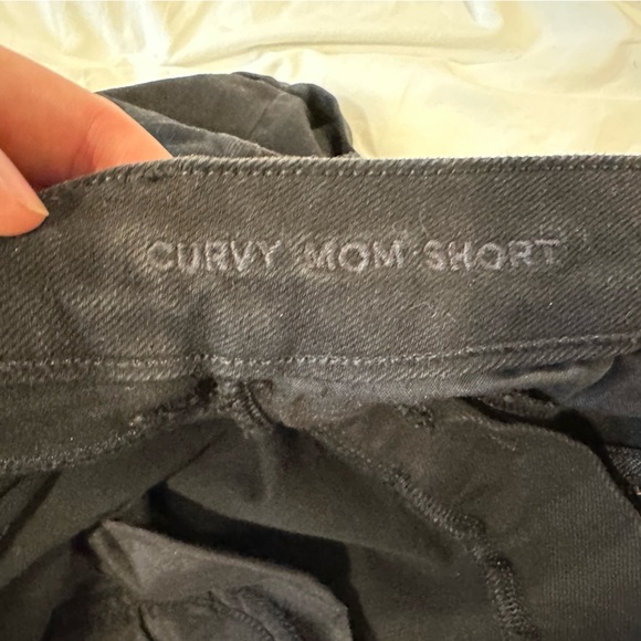 AE Curvy Mom Short - Picture 5 of 5